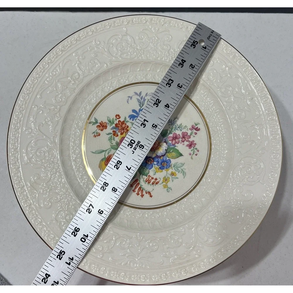 Wedgwood England‎ Embossed Ivory Porcelain Floral Dinner Plate Gold Trim 11